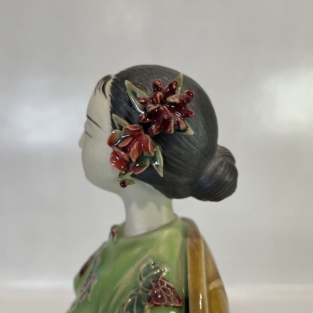 12" Chinese Wucai‎ Porcelain Pottery Belle Girl Lady Basket Flower Figurine Read - Picture 8 of 11
